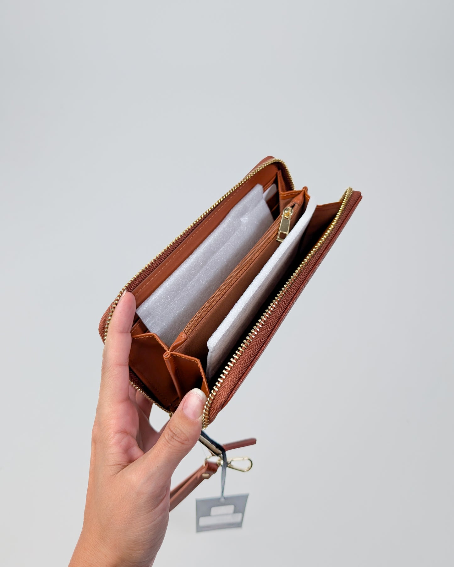 AI25 Marc Ellis Portafoglio ALYA SF_ Dark Cuoio